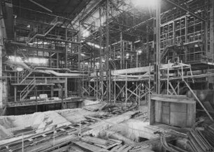 Industrie-Kraftwerk. Baustelle Kesselhaus I während Montage der Kessel 5, 14 und 15 : Lauta (Niederlausitz). Industrie-Kraftwerk. Baustelle Kesselhaus I während Montage der Kessel 5, 14 und 15