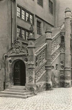 Nördlingen, Rathaus : Nördlingen. Überdachte Treppe des Rathauses
