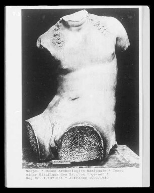 Torso einer Sitzfigur des Bacchus