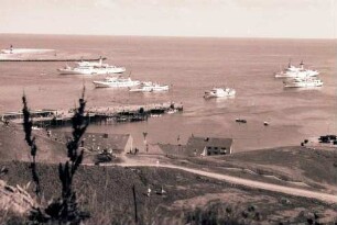 Helgoland: Von der Höhe auf liegende Schiffe