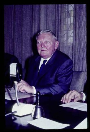 Erhard in Berlin 6.10.64.