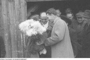 Oelsnitz/Erzgeb. VEB Steinkohlewerk Oelsnitz. Karl-Liebknecht-Schacht, Hochleistungsschicht, 22. April 1950 & Oelsnitz/Erzgeb. VEB Steinkohlewerk Oelsnitz. Jugendbrigade nach der Hochleistungschicht im Schacht "Karl Liebknecht", 1950