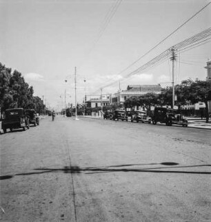 Hauptstraße : Blick entlang der Hauptstraße durch Maputo