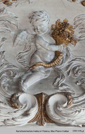 Putti : Putti als Allegorien der Jahreszeiten : Putto mit Füllhorn als Allegorie des Frühlings