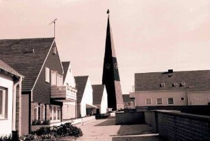 Helgoland: Neue Häuser mit Kirchturm
