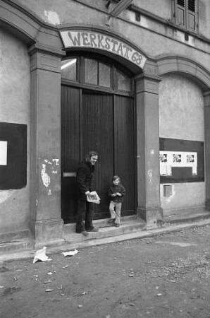 Eröffnung des Jugendzentrums in Selbstverwaltung Werkstatt 68 e.V. im alten Mühlburger Bahnhof in der Fliederstraße