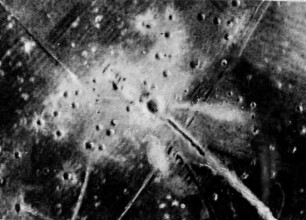 Erster Weltkrieg. Durch Bombenangriffe zerstörtes Feld