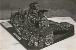 Modell von Fels "Arnstein" in der Sächsischen Schweiz mit Burgrekonstruktion von 1350 (vor 1949; O. Pusch)