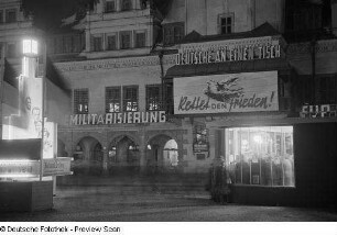 Teilansicht des Alten Rathauses bei Nacht