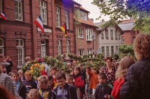 Kindervogelschießen: Umzug am Kirchberg