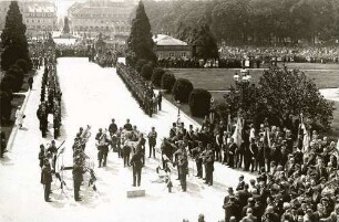 Verfassungstag 1929 (Polizeikapelle "Heisig" spielt)