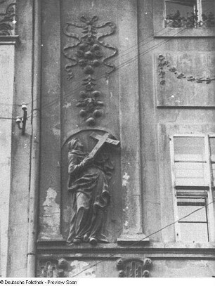 Allegorie des Glaubens : Bautzen, Innere Lauenstraße 6. Wohnhaus mit Laden (1709/1720). Fassadendetail mit Allegorie des Glaubens
