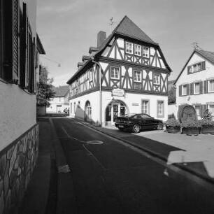 Oestrich-Winkel, Friedensplatz 23, Pfingstbach