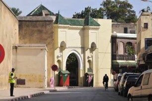 Fes - Seiteneingang zum Palais Royal : Wirtschaftseingang zum Königspalast in Fes, aufgenomen am 29. Oktober 2010