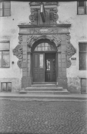 Hauseingang : Blick auf einen Hauseingang in Narwa