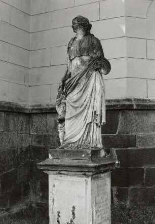 Grabmal für Ernestine Charlotte Mros (?)