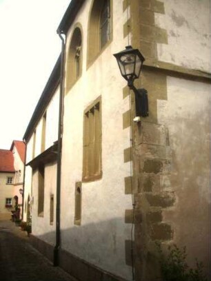 Langhaus (im 15 Jh Neubau des Langhauses auf spätromanischem Vorgänger unter Verwendung originaler Werksteine) - Traufseite Süd von Ostsüdosten