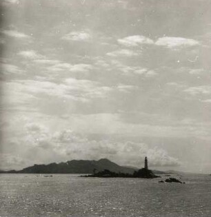 Burma (Birma). Leuchtturm auf einer Insel in der Bucht von Akyab
