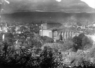 Teplitz, Stadtansicht : Teplitz (Teplice/Tschechien). Stadtansicht mit Stadttheater von Süden gegen Erzgebirgsabfall