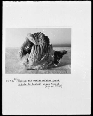 Schale in Gestalt eines Vogels