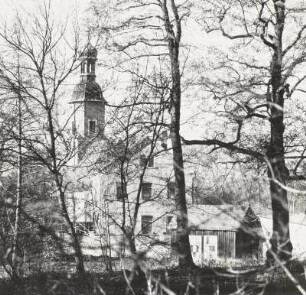 Ortsteilansicht mit Pfarrkirche Güldengossa