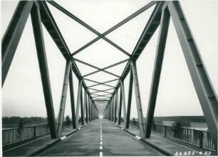 Straßenbrücke, 1952-1953