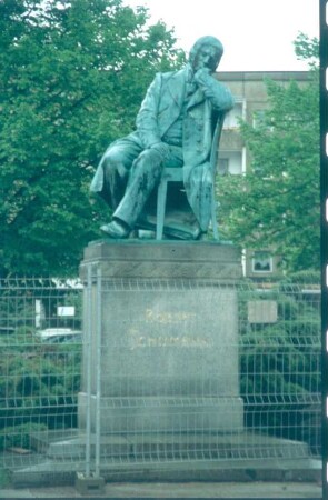 Denkmal für Robert Schumann (1901; J. Hartmann). Zwickau, Hauptmarkt