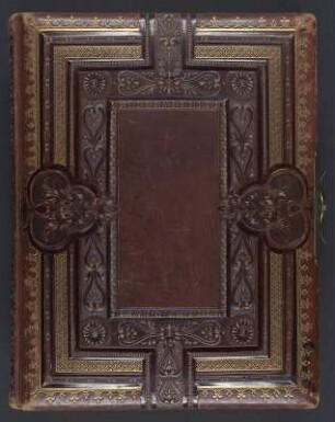 Familienalbum : Familienalbum. Ledereinband, geprägt, Goldschnitt und -prägung, Metallschließe; 30 x 24 x 7,5 cm (um 1890). Dresden: SLUB/DF 2019.C.133