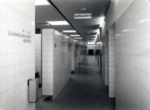 Hallenbad, Innenansicht / Flur. Detmold. Georg-Weerth-Str. Papierabzug
