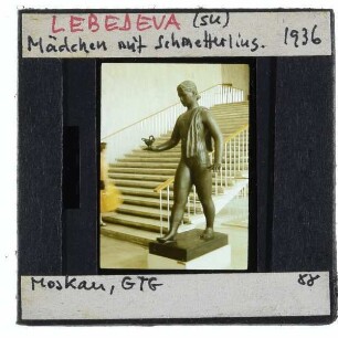 Lebedeva, Mädchen mit Schmetterling
