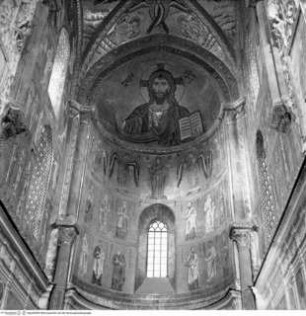 Christus Pantokrator, Maria und vier Erzengel, die zwölf Apostel