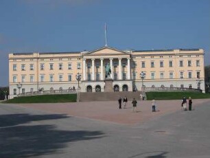 Oslo - Königliches Schloß : Königliches Schloß. Aufgenommen in Oslo im September 2004