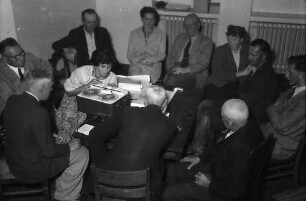 Nierswalde: Gruppe bei Tonaufnahmen, große Gruppe von oben