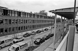 Mommsenstraße 14 (Gebäude F): Südostseite vom Parkhaus aus fotografiert