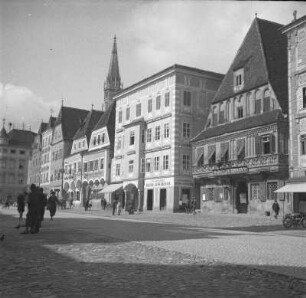 Rokokoarchitektur : Häuser am Stadtplatz erbaut im Rokokostil in Steyr.