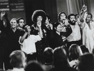 Angela Davis : Angela Davis auf der Bühne im Friedrichstadtpalast anlässlich der X. Weltfestspiele Berlin 1973