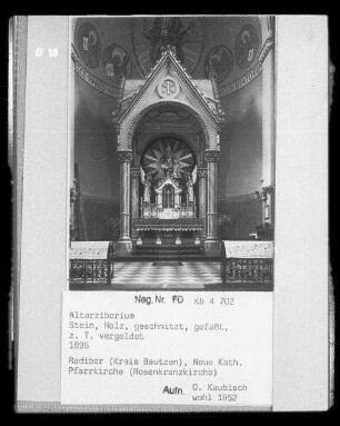 Altarziborium : Altarziborium. Stein, Holz, geschnitzt, gefasst, zum Teil vergoldet. 1895. Radibor, Kirche Maria Rosenkranzkönigin (Neue Pfarrkirche)