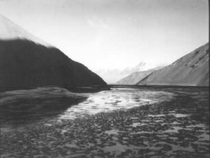 China. Sinkiang (Xinjiang). Kunlun. Tal des Karakasch-darja. Talboden im oberen Talabschnitt bei aufsteigendem Wasserstand