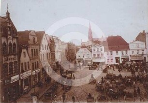 Marktplatz mit Markttreiben in Lauenburg i. Pomm.