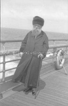 Rabbiner an Deck des Hochseepassagierdampfers "Bremen"