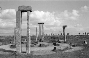Berlin-Pankow : In Berlin-Pankow, Malchow (Margaretenhöhe/Wartenberg); Michael Arenz "Dass es ion Berlin (Malchow) auch ein "Stonehenge" gibt, nur nicht ganz so prächtig wie die Anordnung in England, hast du mit deinem Foto eindrucksvol bewiesen. Die Berliner waren also in der Frühsteinzeit auch schon schwer auf Zack, sie machten nur nicht so viel Aufhebens davon wie die Tommies."