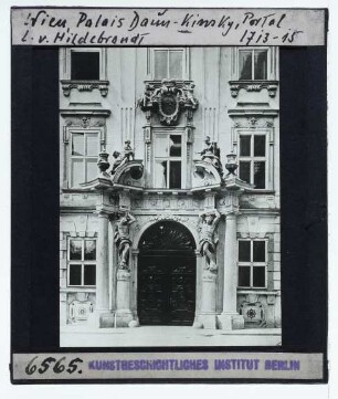 Wien, Palais Daun-Kinsky : Außenansicht, Fassade, Portal