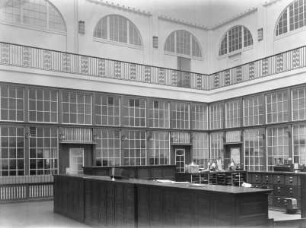 Sektkellerei Henkell und Companie — Bürolichthof