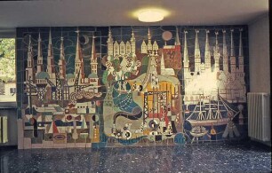 Mommsenstraße: Mosaik im Erdgeschoss des Hochhauses