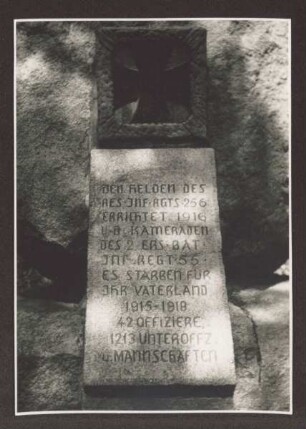 Kriegerdenkmal im Bismarckhain / Schrifttafel. Detmold. Allee. Papierabzug