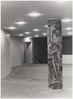 Nationaltheater, Weimar Wiederaufbau: Foyer 2.Rang Mosaiksäule und Treppe nach unten