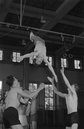 Turner der DHfK (Deutsche Hochschule für Körperkultur)