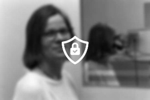 [Name maskiert] Mädchenbeauftragte, Sozialwissenschaftlerin: in Büro, vor Spiegel: 24. [Name maskiert]