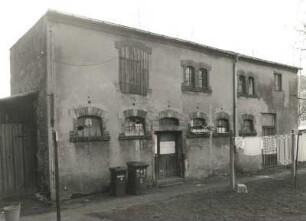 Radeberg, Dr.-Wilhelm-Külz-Straße 8. Wohnhaus mit Ladeneinbau (vor 1900). Hinterhaus