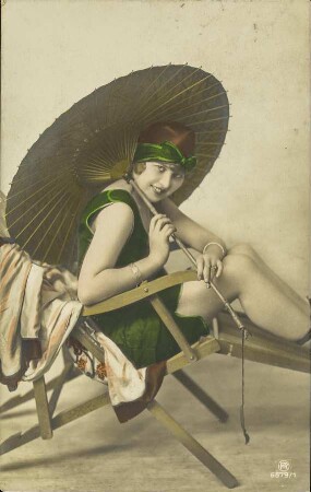 [Frau mit Sonnenschirm]